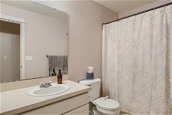 21 Bathroom.jpg